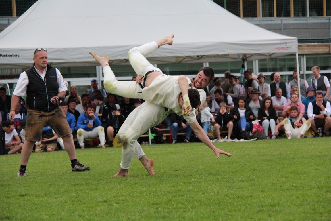 Philip Holzer Gauderhogmoar, vor Lukas Mattersberger