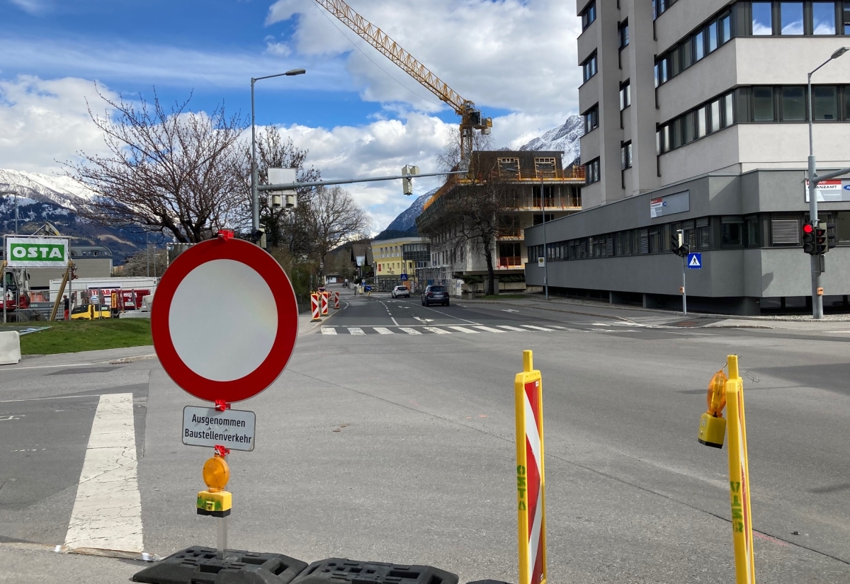 B100 Dolomitenkreuzung: Sanierung und Behinderungen