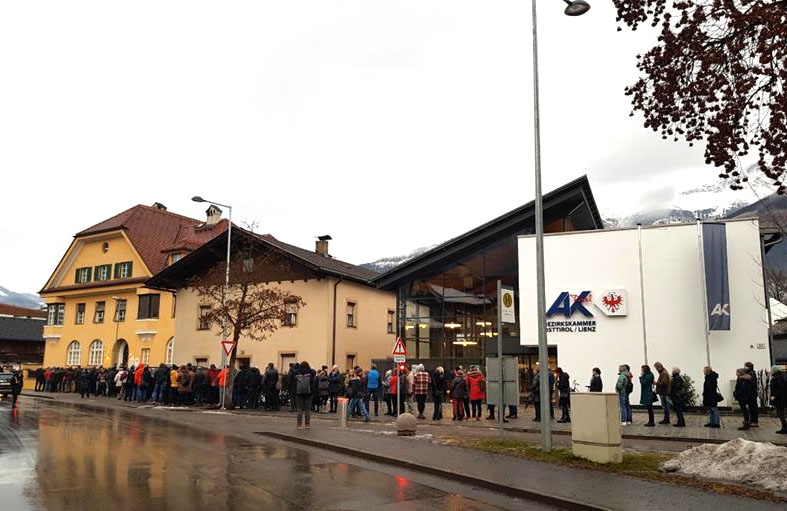 Warteschlange macht Augenarzt-Misere sichtbar