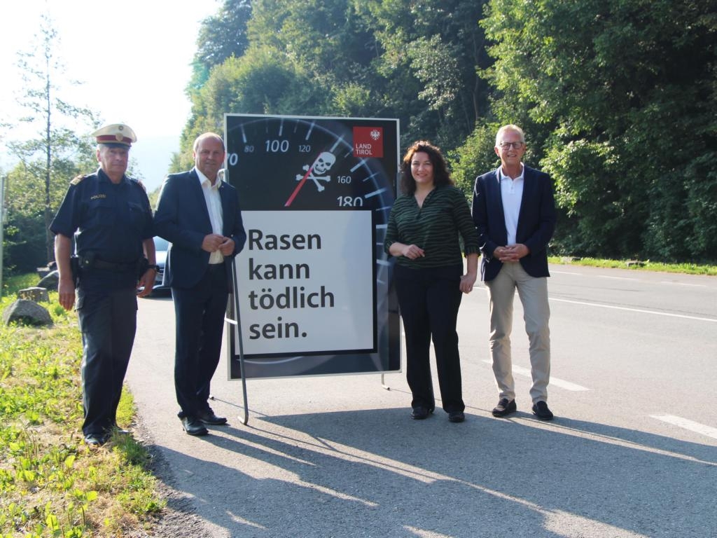 Kampagnenstart gegen Raserei auf Tirols Stra&szlig;en