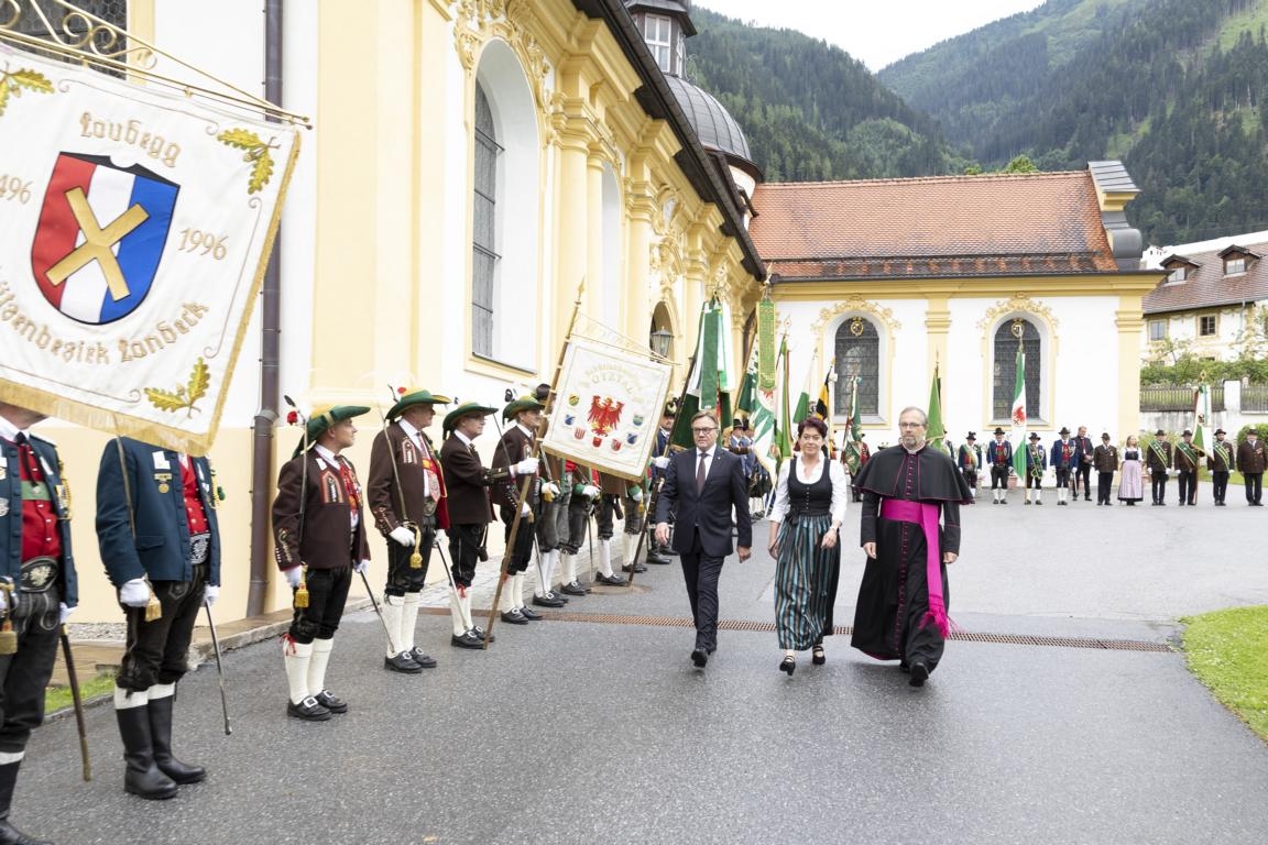 Land erneuert Herz-Jesu-Gel&ouml;bnis
