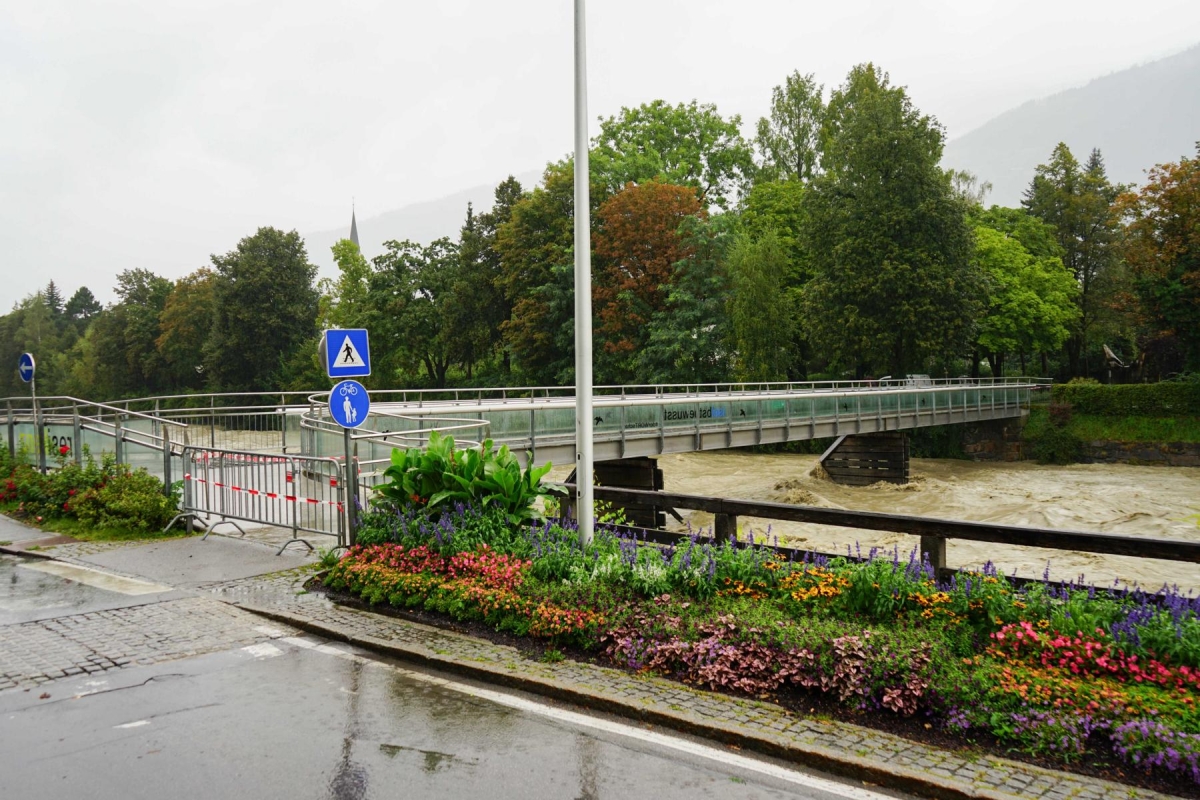 Schulsteg in Lienz wegen Hochwasser gesperrt