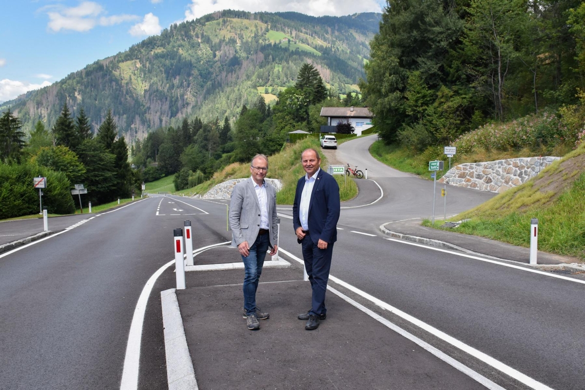 Linksabbieger ins Debanttal entsch&auml;rft Gefahrenstelle