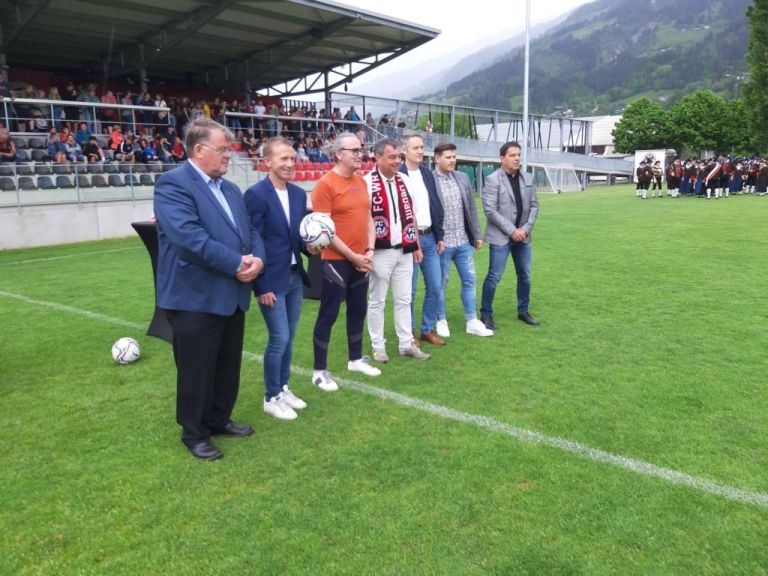 Offizieller Ankick im neuen Aguntstadion Debant