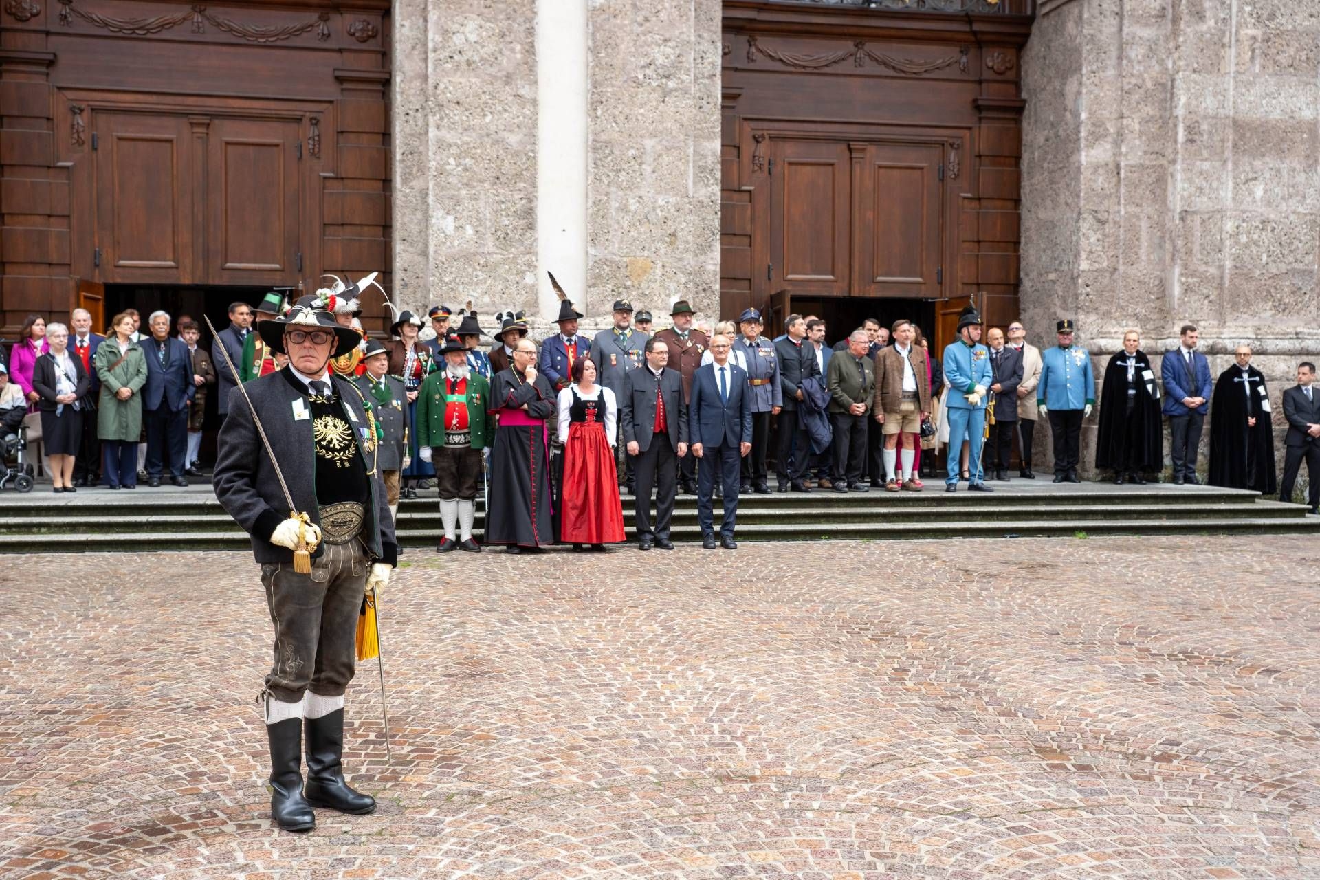 Landes&uuml;blicher Empfang am Karl-Rahner-Platz vor der Jesuitenkirche.