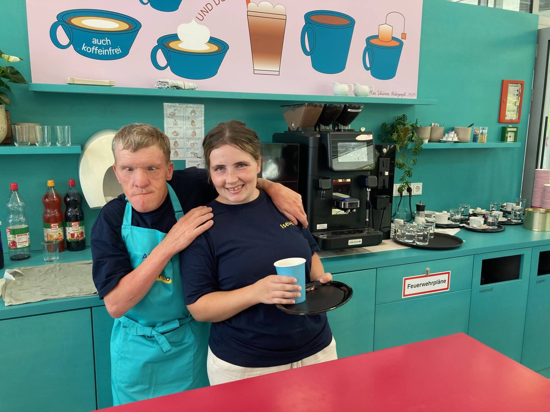 Michael und Manuela freuen sich auf neue Kaffee-G&auml;ste. Foto: Stangl