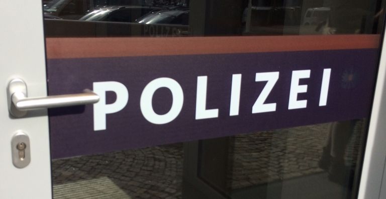 Achtung! Warnung vor betr&uuml;gerischen SMS