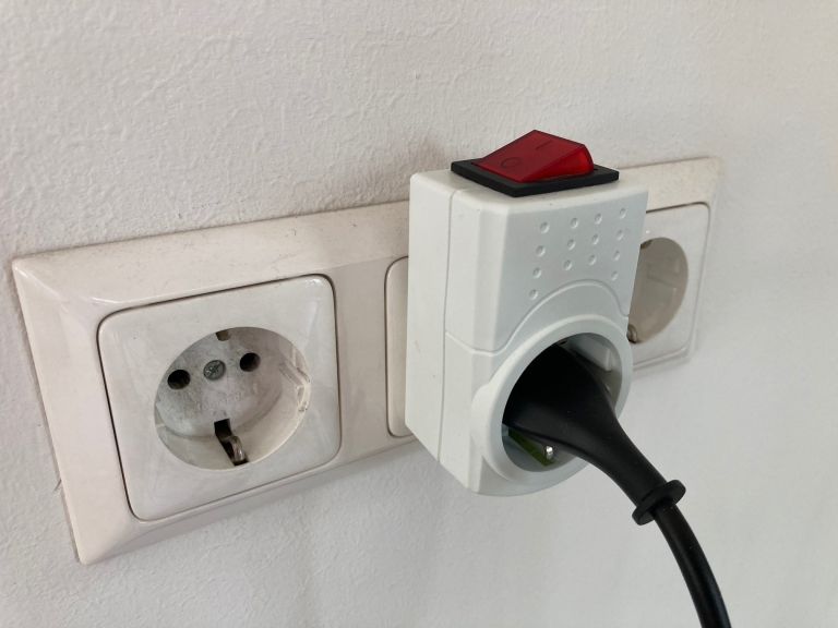 TIWAG senkt Tarife, Stromstreit mit AK geht weiter