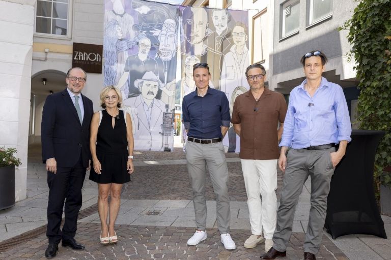 Firma Durst feiert mit Ausstellung mitten in der Stadt