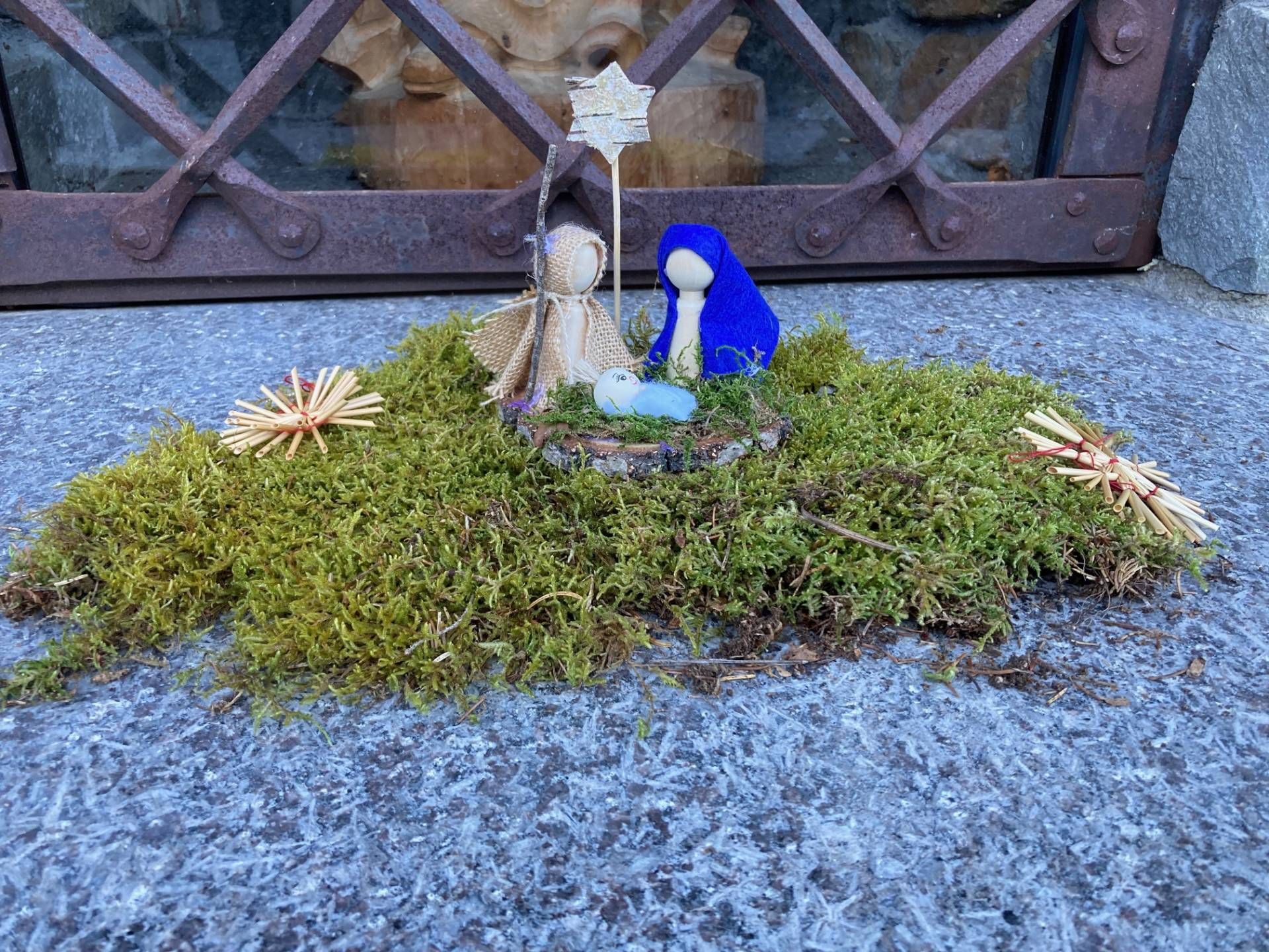 Foto: Stangl. Die Vielfalt reicht von winzigen Krippen, die auf einer Handfl&auml;che Platz haben...