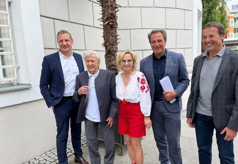 Alles radelt zum Bullen am Johannesplatz