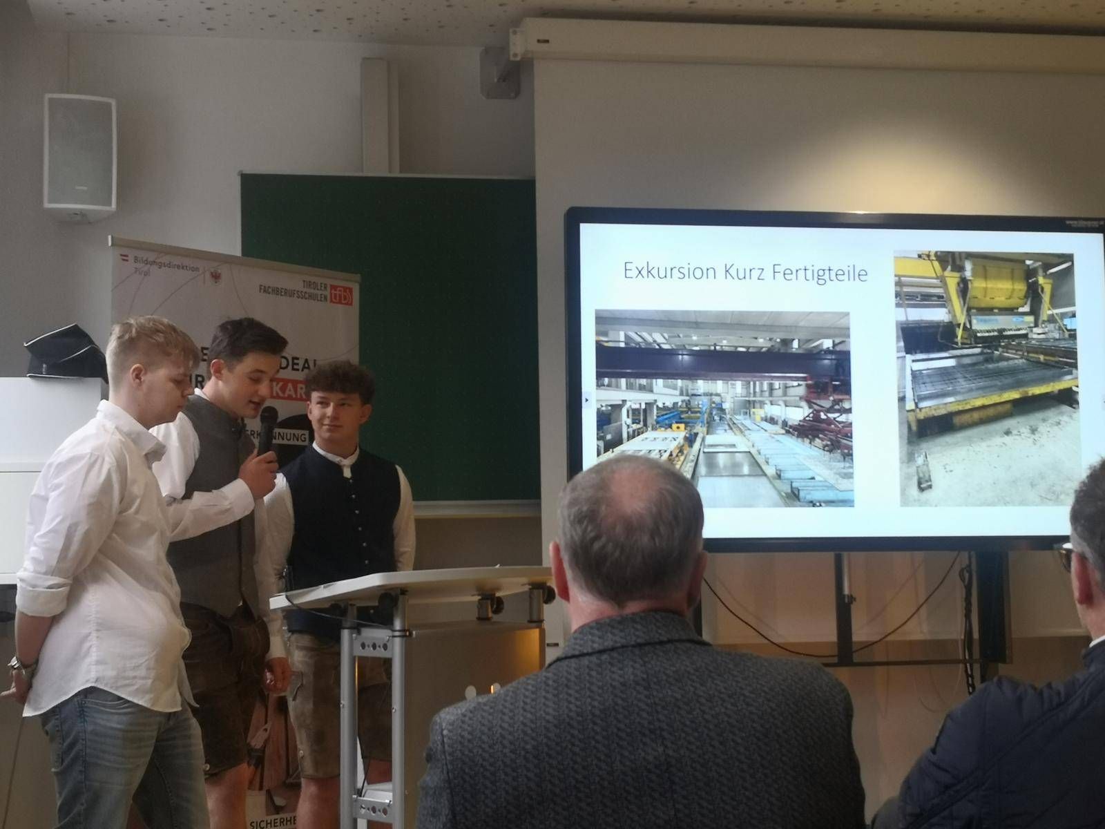 Die Lehrlinge pr&auml;sentierten den Anwesenden ihre Betriebserfahrungen. Am Bild: Lukas Steiner, Lukas Eichhorner und Nelly Hartinger (v.l.) Fotos: Magdalena Pircher