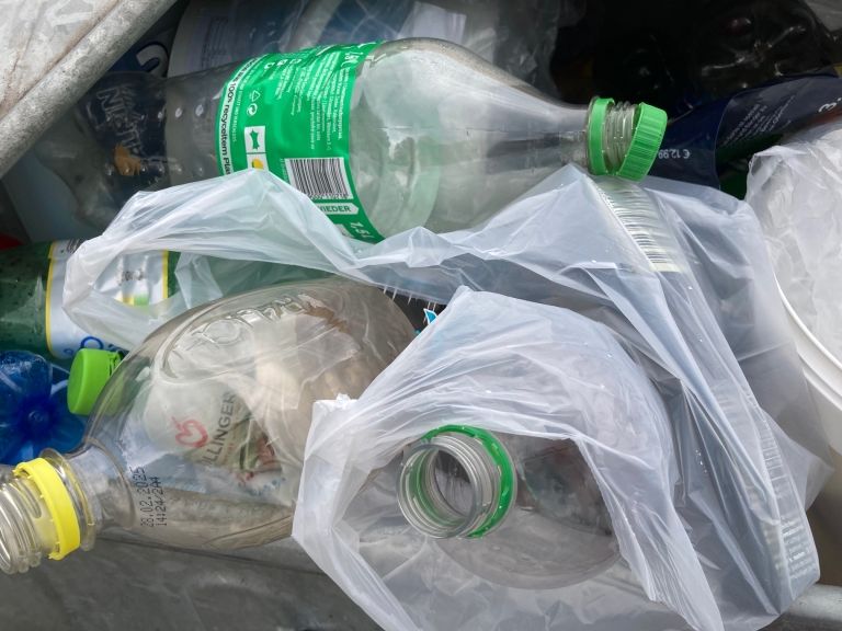 Biorecycling: Bakterien mit Hei&szlig;hunger auf Plastik