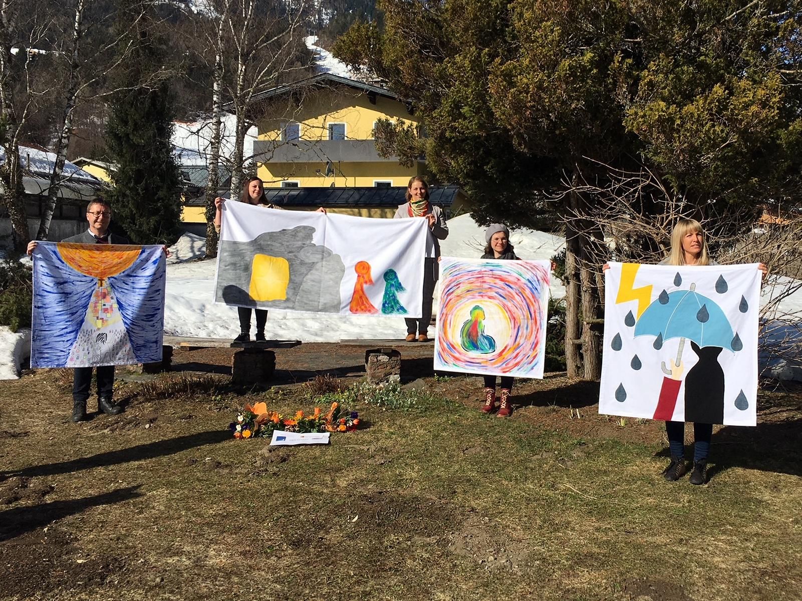 Auch Dekan Franz Troyer und die Jugendleiterin im Dekanat Lienz, Petra Egger freuen sich &uuml;ber die Initiative, Foto: Stangl