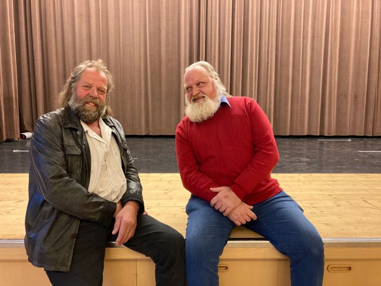 Theaterunterhaltung mit zwei Iseltalern