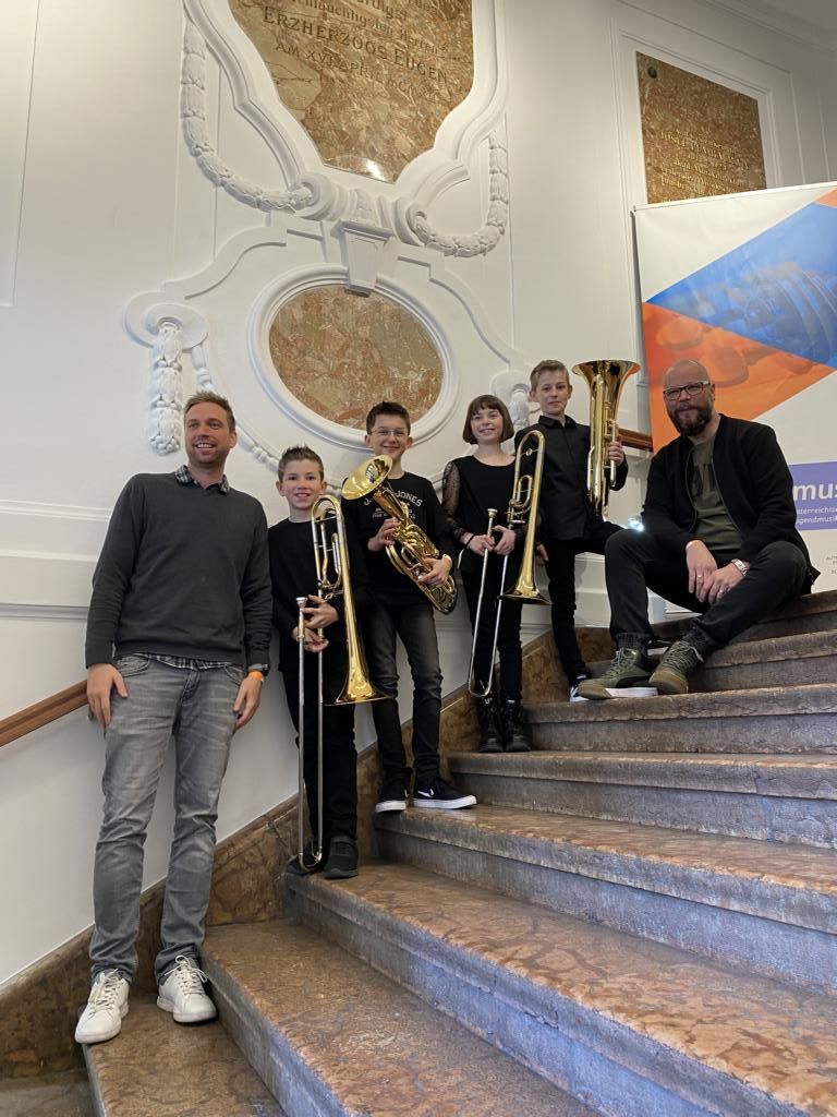 PO-TEN, &bull;	v.l.: Lehrer Manuel Wibmer, Jakob Steiner, Niklas Schett, Doreen Berger, Raphael Lanser, Lehrer Rainer Annewandter. Foto LMS