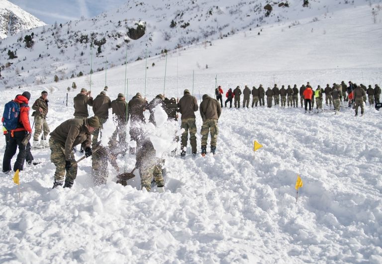 Soldaten &uuml;bten Lawineneinsatz mit Bergrettung Osttirol