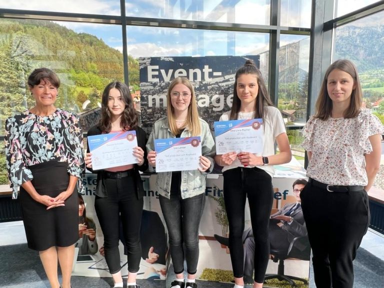 HAK-Sch&uuml;ler sind international computerfit