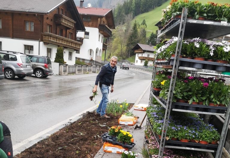 Bunt und blumig: Au&szlig;ervillgraten ist bereit f&uuml;r Harmonika-WM