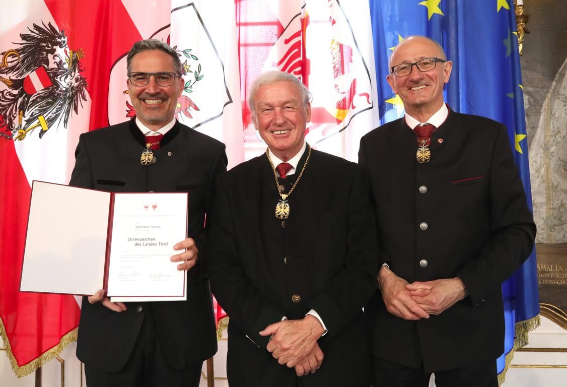 LH Anton Mattle, "Stanglwirt" Balthasar Hauser und S&uuml;dtirols LH Arno Kompatscher (von rechts). Foto: Land Tirol/Frischauf Bild