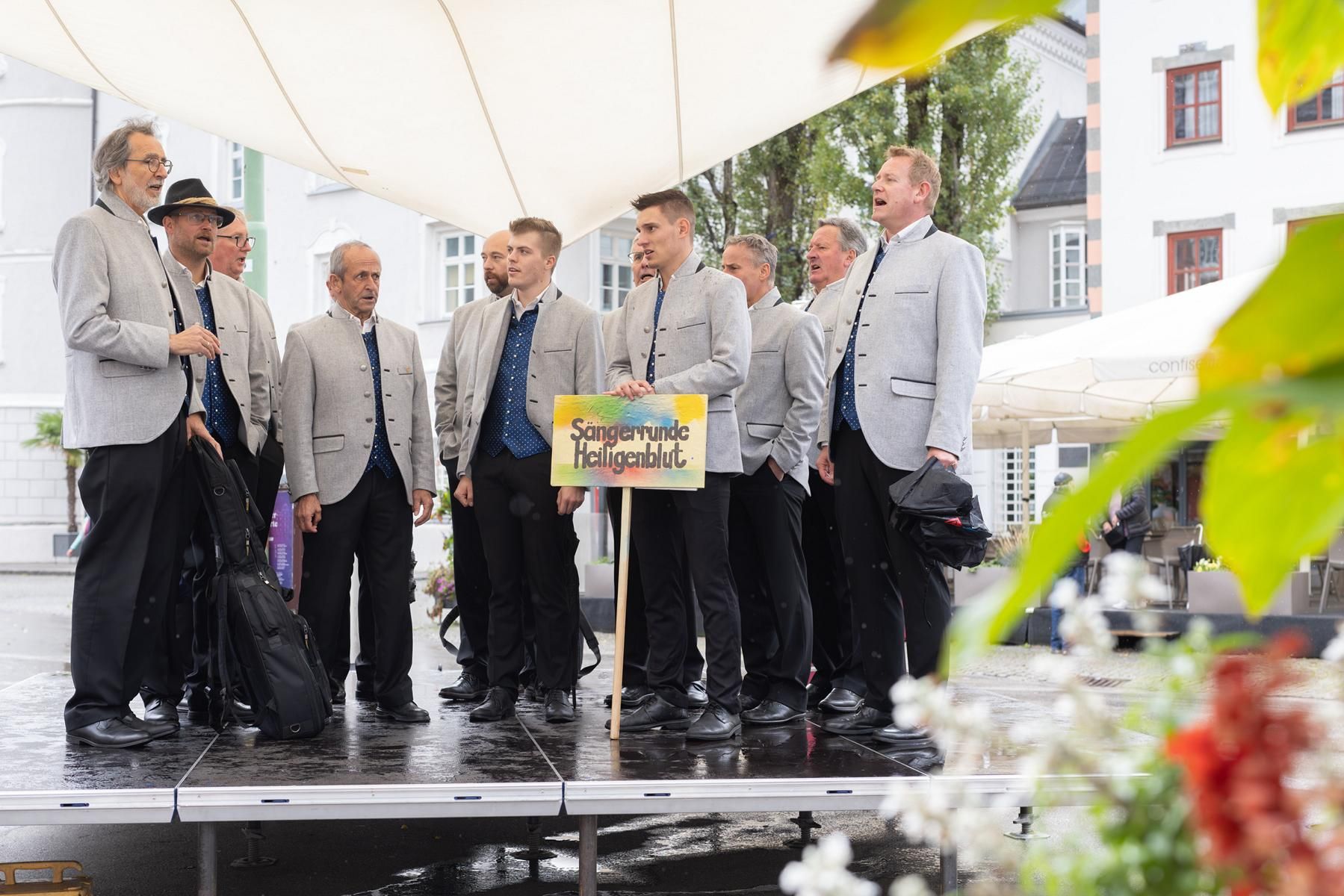 Die S&auml;ngerrunde Heiligenblut am Hauptplatz. Foto: Brunner Images