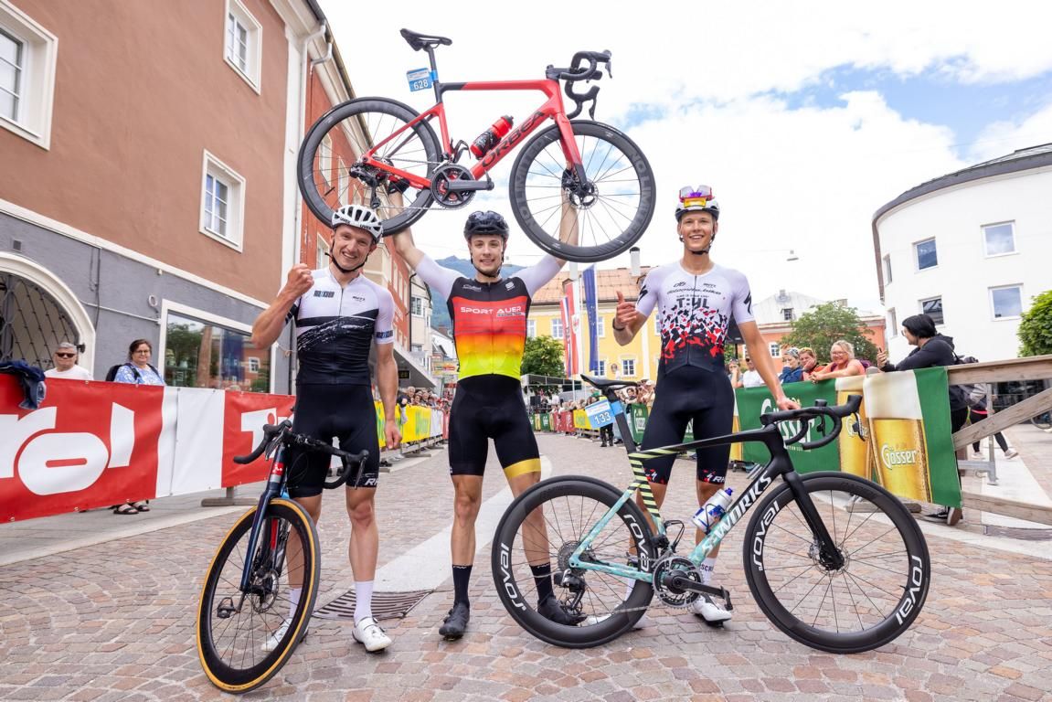 Dolomitenradrundfahrt Sieger Jan Kattanek (GER), Maximilian Kuen (2. Platz), Paul Verbnjak (3. Platz). Foto: Expa Pictures