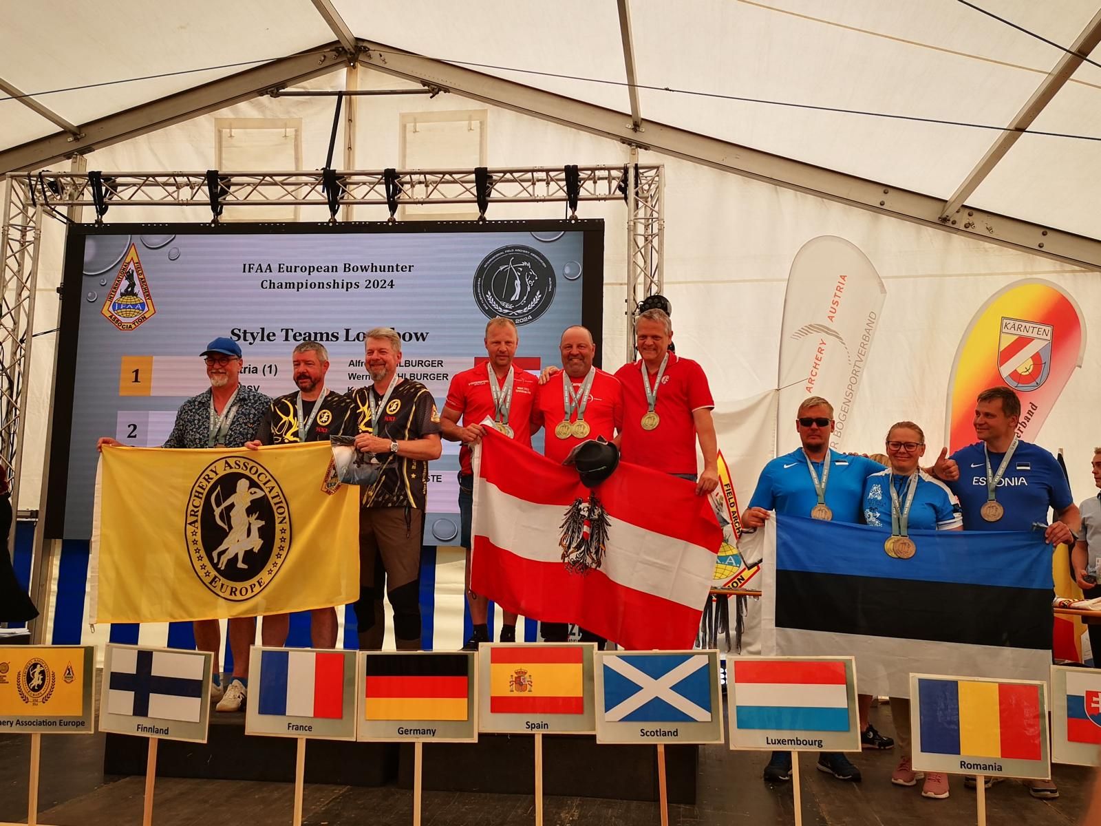 Foto: Langbogen Mannschaften Gold f&uuml;r &Ouml;sterreich (Werner M&uuml;hlburger, Alfred M&uuml;hlburger, Kurt Neumayr) vor AAE Europe und Estland  Foto: BSV