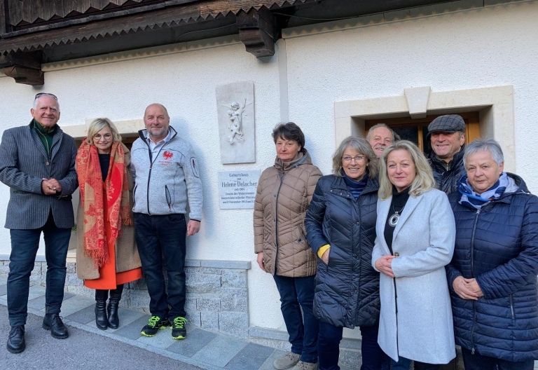 Erinnerung an NS-Opfer mit Gedenktafel an Privathaus