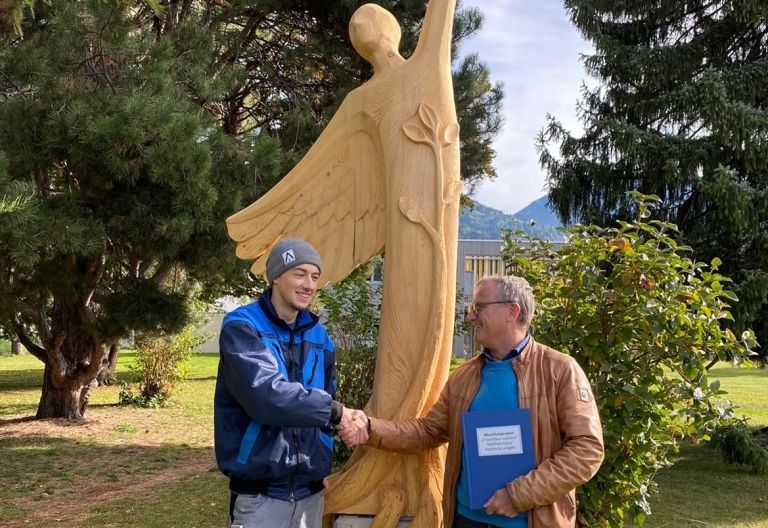 "Erwachsen werden" Skulptur f&uuml;r SOS Kinderdorf