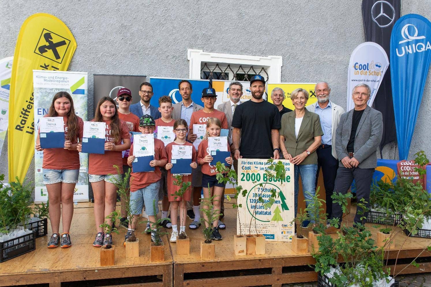 Beim Schulweg-Klimafest in Gm&uuml;nd wurden stellvertretend f&uuml;r das Engagement aller teilnehmenden Kinder besonders aktive Sch&uuml;ler: in den Kategorien Fu&szlig;g&auml;nger und Busfahrer ausgezeichnet. Die Siegern Fu&szlig;g&auml;ngerwertung waren punktegleich Emely Oberwinkler, Leonie Oberwinkler und Alexander Singer sowie Lara Singer und Mia Platzer. Die Buswertung gewannen Luca Medrow, Johannes Zippusch und Benjamin Wirnsberger.