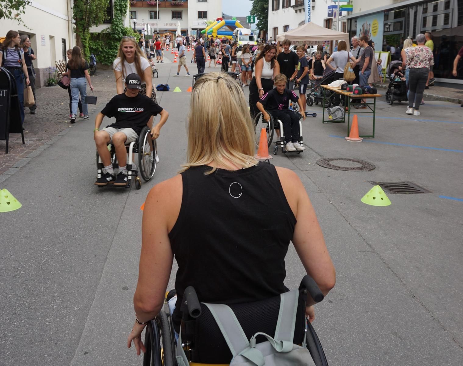Chrissi Obwexer zeigte den Umgang mit Rollstuhl, Foto: Pircher