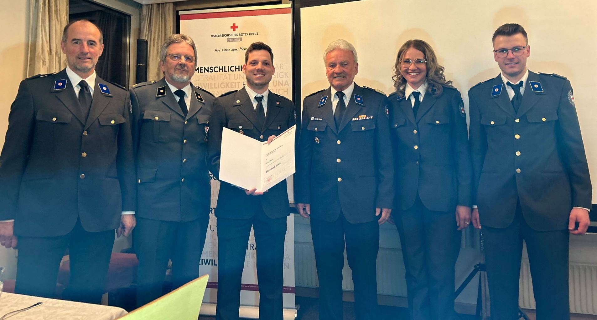 Referent f&uuml;r Bauwesen Martin Valtiner, Rotkreuz-Arzt Dr. Ottokar Widemair, Christof Macher, Bezirksstellenleiter Egon Kleinlercher, Ortsstellenleiterin Valentina Erlsbacher, Ortstellenleiter Stv. Marzell Veiter