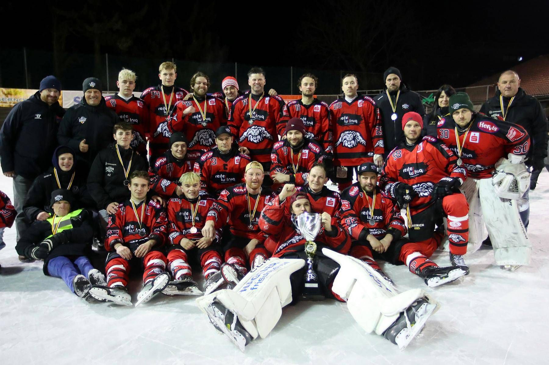 Freude auch bei den Lienzer Eisl&ouml;wen &uuml;ber den Vize-Meistertitel. Foto: MOWE