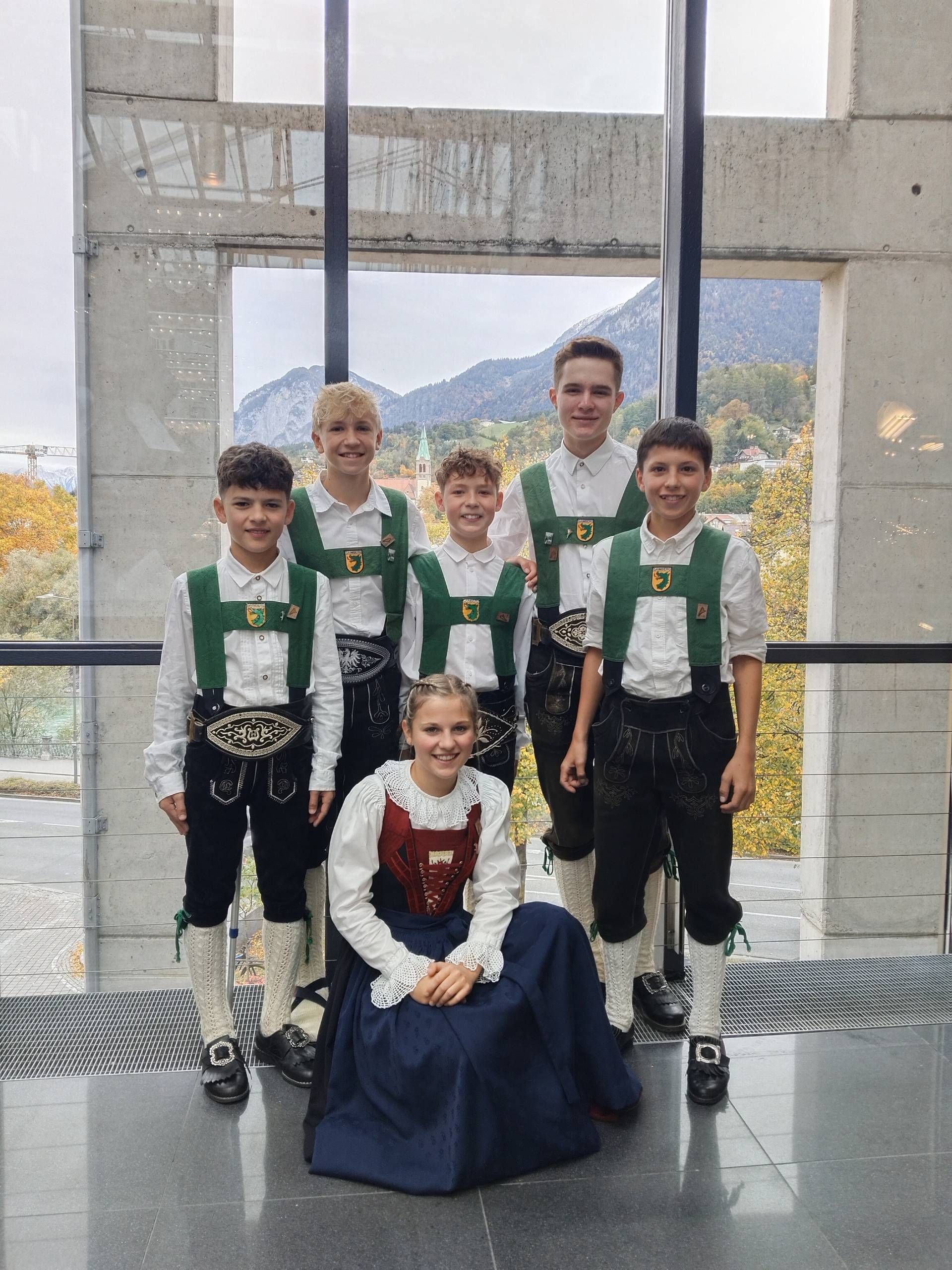 Die Freude ist gro&szlig;: Auch die Junge Gaimberger Tanzlmusik konnte mit ihren Stimmen und Instrumenten &uuml;berzeugen und einen ausgezeichneten Erfolg erlangen.