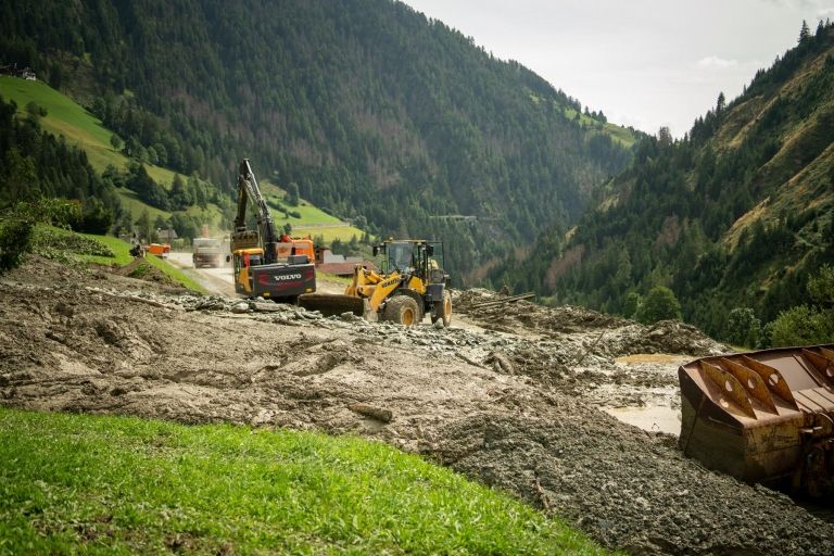 Mure in Pr&auml;graten: Aufr&auml;umarbeiten auf Hochdruck