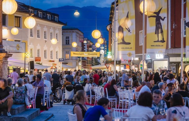 Moonlight Shopping - Flanieren im Mondschein 