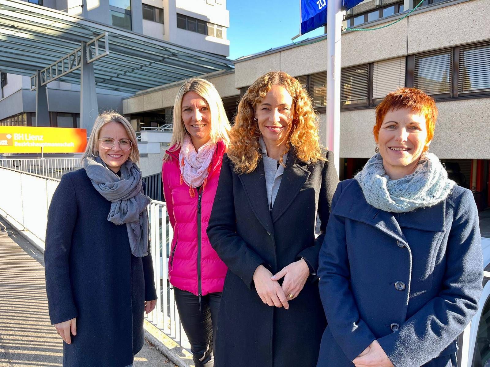 (vl) Mira Unterkreuter, Bezirkshauptfraustellvertreterin, Susanne Scheran, Soroptimistclub, Landesr&auml;tin Eva Pawlata, Brigitte Schieder, Frauenzentrum Osttirol Foto: Brugger
