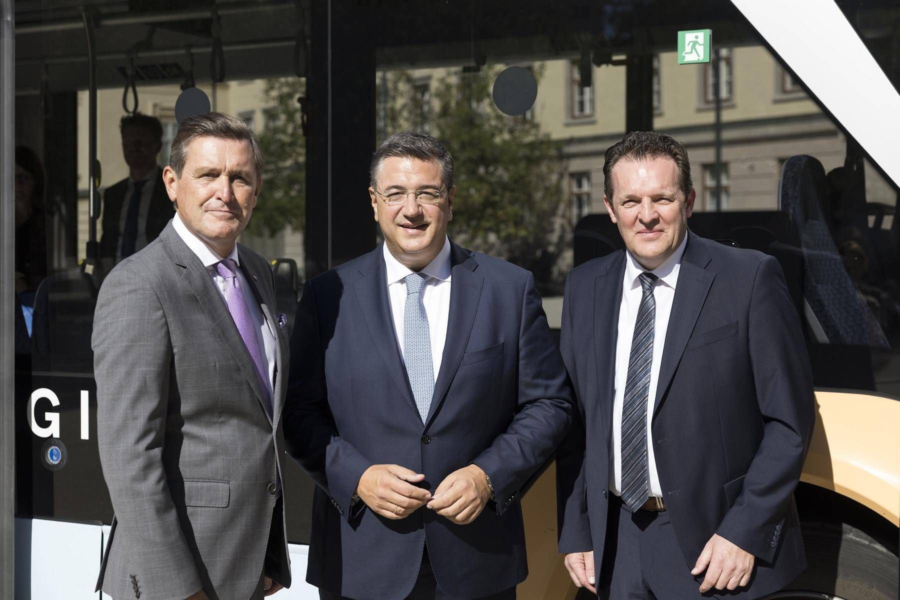 (v.li.) Minister Peter Hanke, EU-Kommissar Apostolos Tzitzikostas und Verkehrslandesrat Ren&eacute; Zumtobel . Foto: Land Tirol/Sedlak