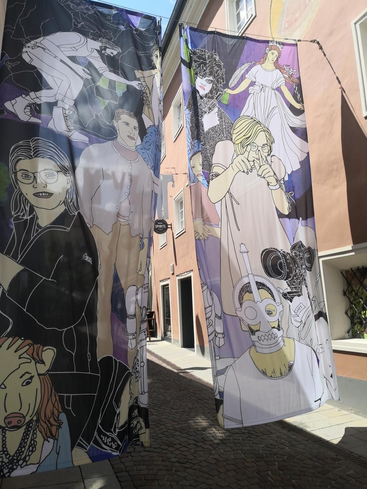 Die Streetbanner k&ouml;nnen wie Vorh&auml;nge auf- und zugezogen werden. Foto: Magdalena Pircher