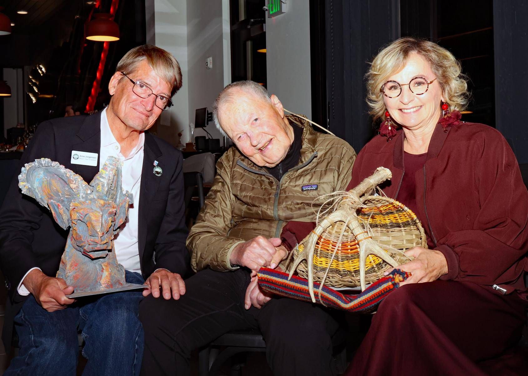 Beim Gala-Empfang der Stadt Jackson f&uuml;r die Delegation der Stadt Lienz am Snow King, 22. September 2026, v.l.n.r. Arne Jorgensen/B&uuml;rgermeister von Jackson, Josef &bdquo;Pepi&ldquo; Stiegler/Olympiasieger aus Lienz und ehemaliger Ski School Director Jackson Hole Mountain Resort, Elisabeth Blanik/B&uuml;rgermeisterin von Lienz
Foto: Willi Lackner