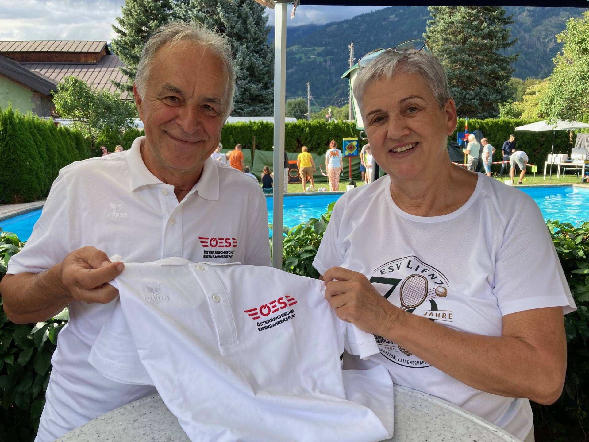 &Ouml;ESV-Vizepr&auml;sident Zlydnik gratulierte auch der neuen Obfrau. Foto: Stangl