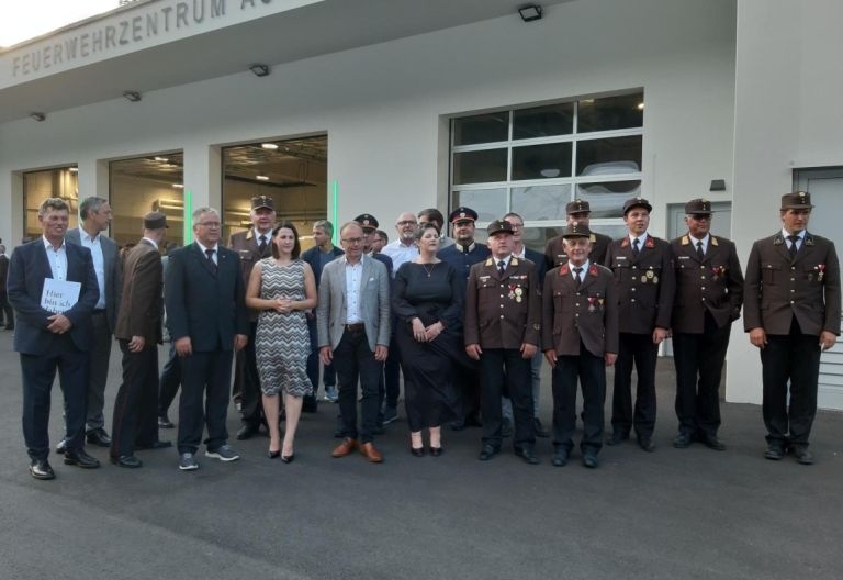 Neues Feuerwehrzentrum Assling feierlich &uuml;bergeben