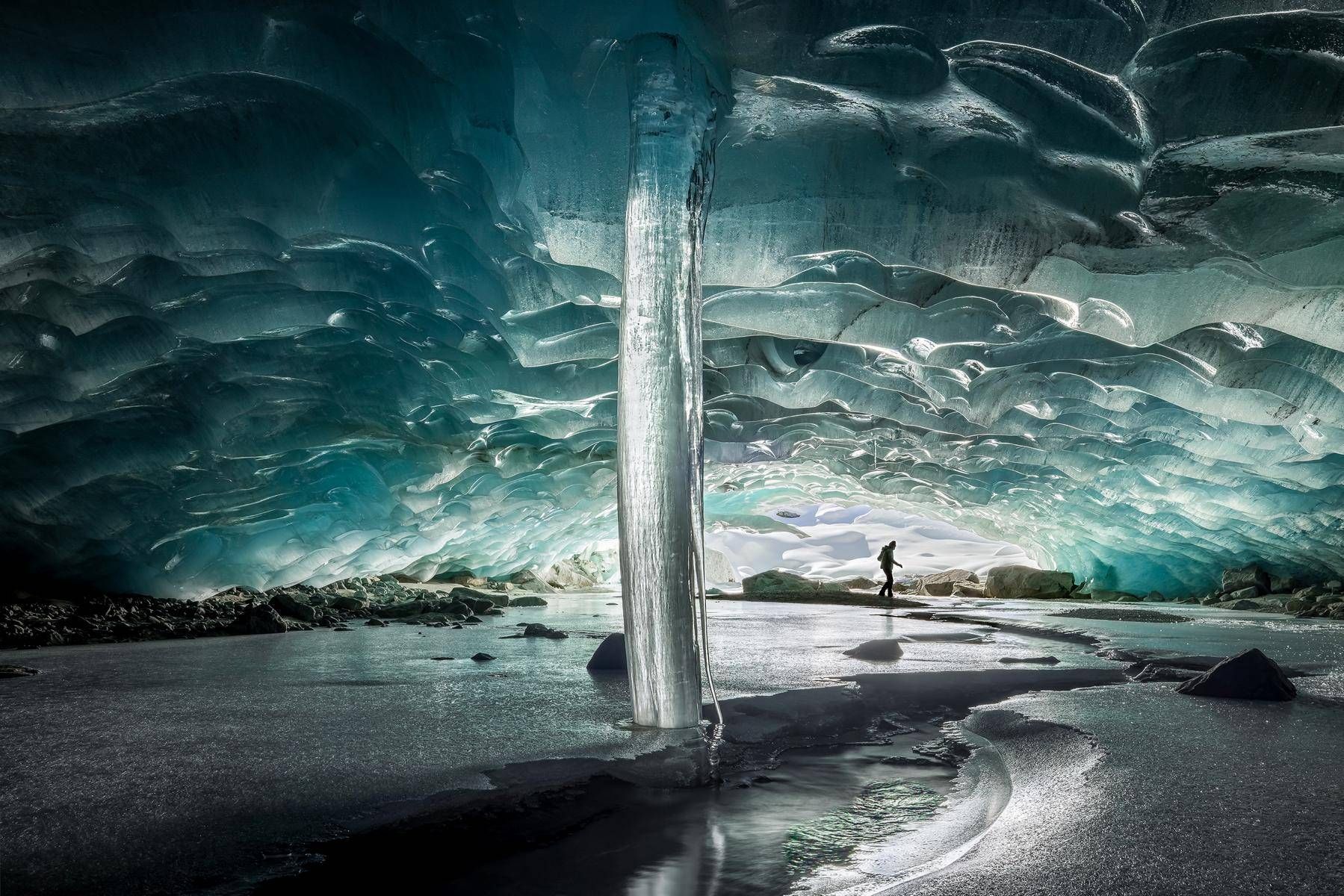Langzeitprojekt ist die fotografische Dokumentation des Gletscherr&uuml;ckgangs in den Alpen. Hier ein Bild am Morteratschgletscher. Foto: Judith Mijderwijk