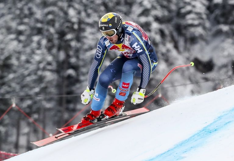 Alexander K&ouml;ll schnallte seine Rennskier ab