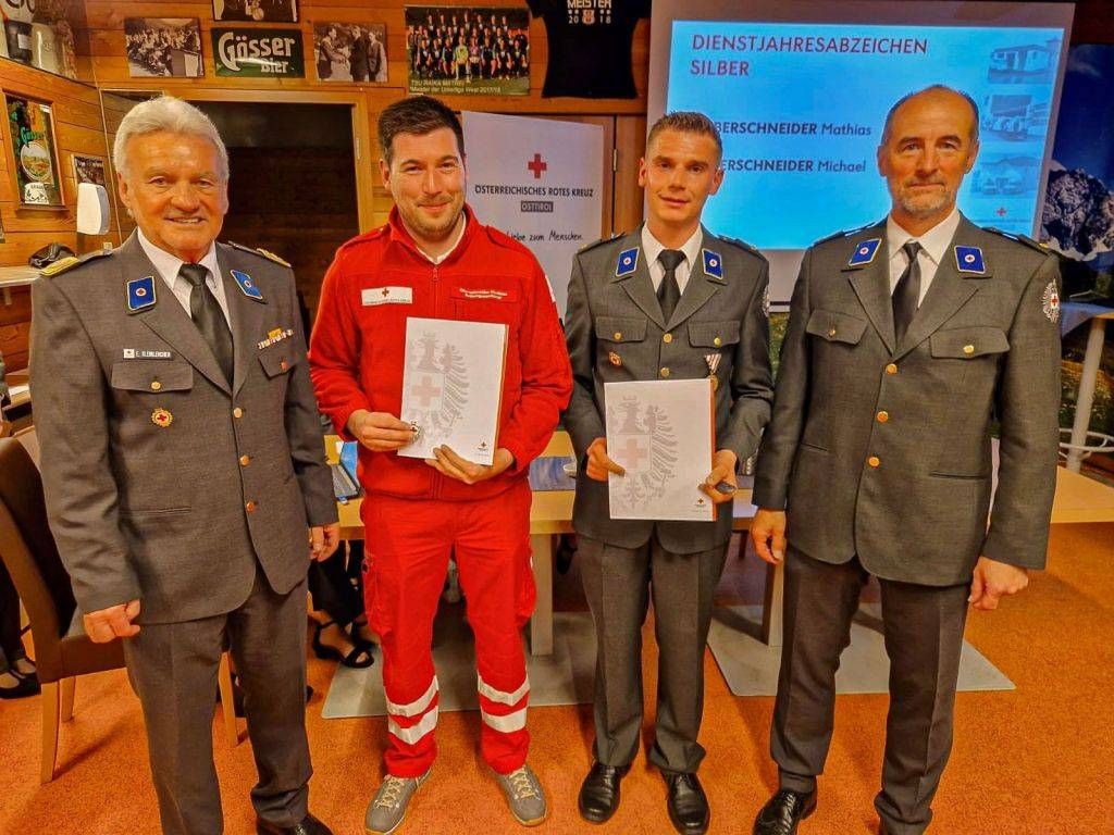 Bezirksstellenleiter und Vizepr&auml;sident Rotes Kreuz Tirol Egon Kleinlercher, Mathias Oberschneider, Ortsstellenleiter der OT Matrei. Michael Oberschneider, Referent f&uuml;r Bauwesen Martin Valtiner.