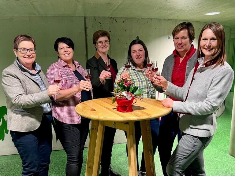 Lienz: Osttiroler B&auml;uerinnen laden wieder zum Ball