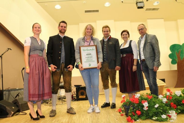 Silberenes Ehrenabzeichen an Osttirolerin vergeben